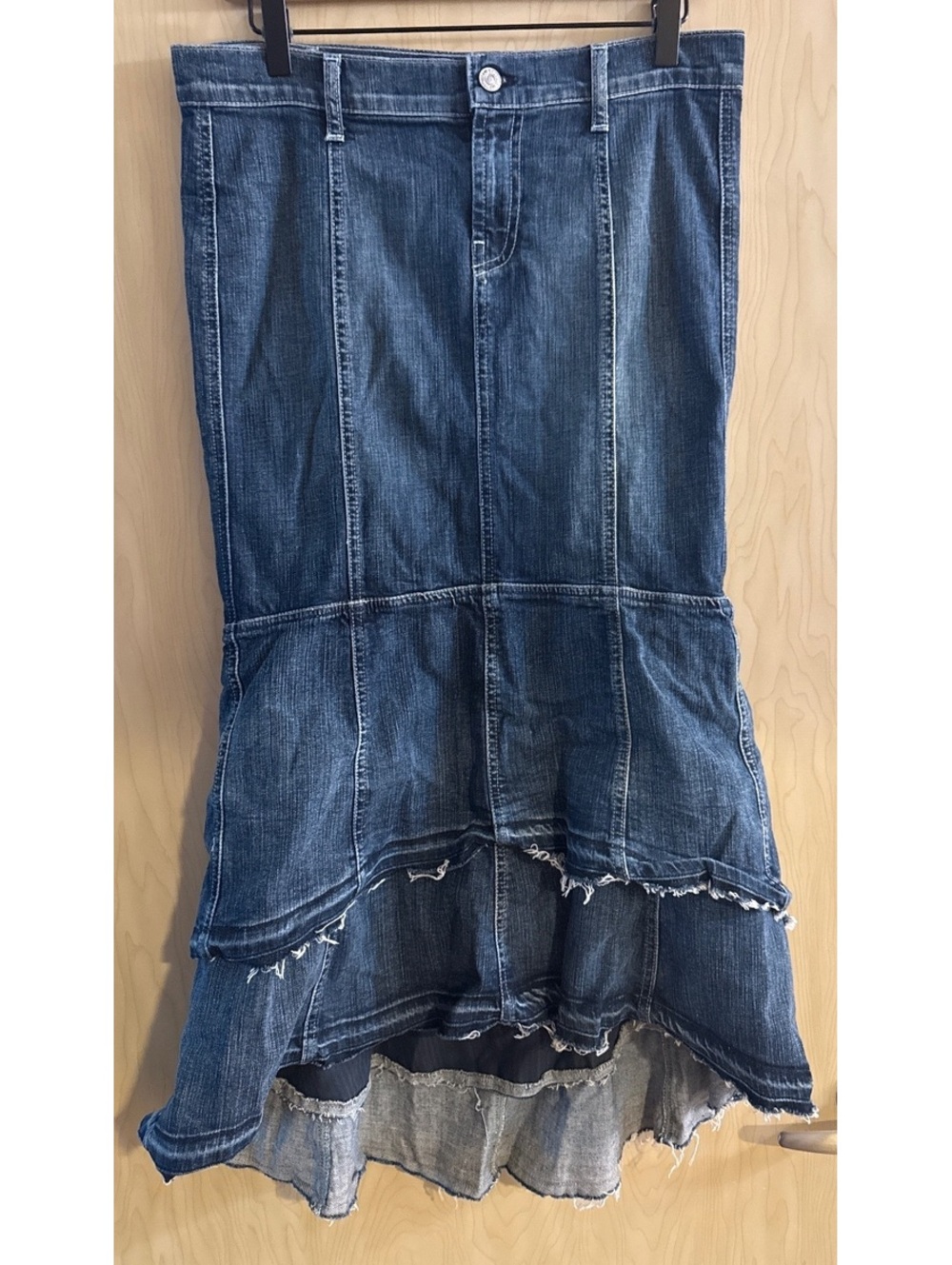 Y2K Seven For All Mankind Tiered Hi‑Low Dark Wash Denim Midi Skirt Size 27/28